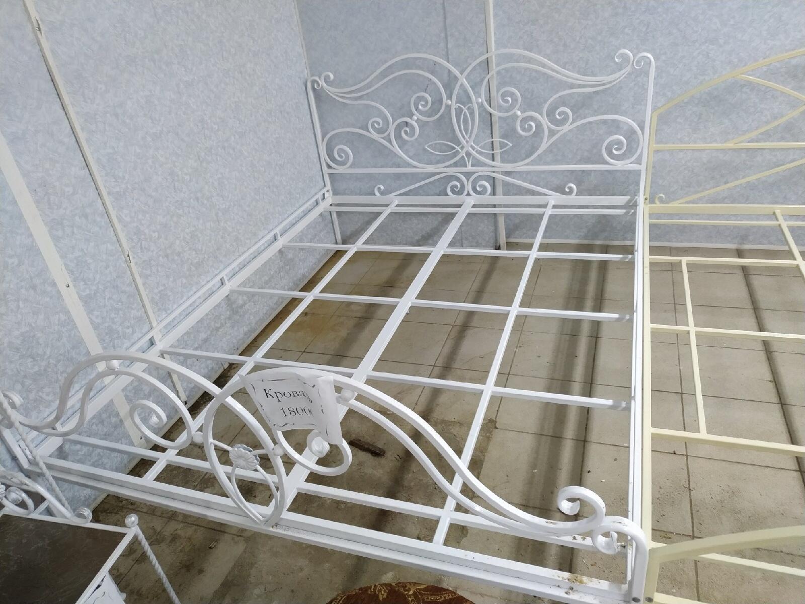 Кровать